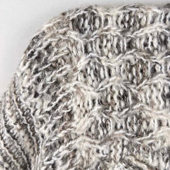 Universal Thread Bell Sleeve Sweater Size Large NWT - Picture 3 of 7